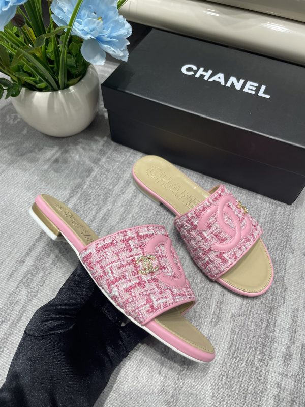 Chanel slipper