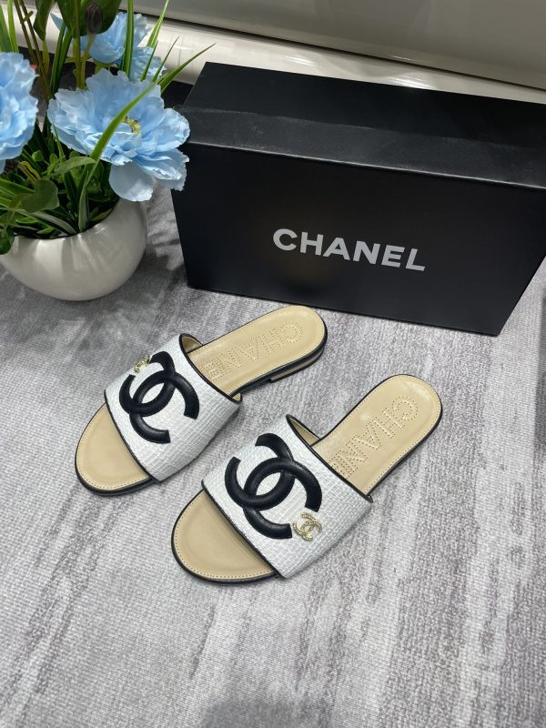 Chanel slipper