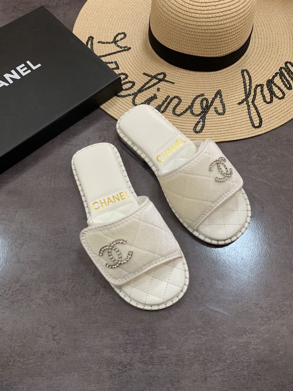 Chanel slipper