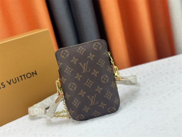 LOUIS VUITTON Utility crossbody shoulder bag M8074