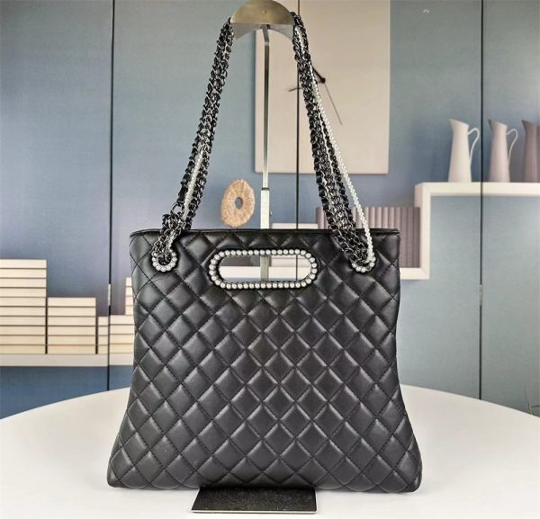 CHANEL TOTE BAG LEATHER