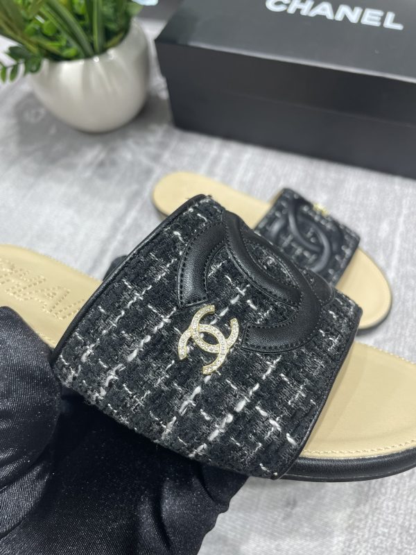 Chanel slipper