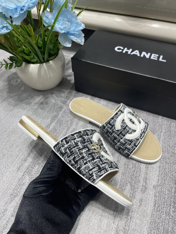 Chanel slipper