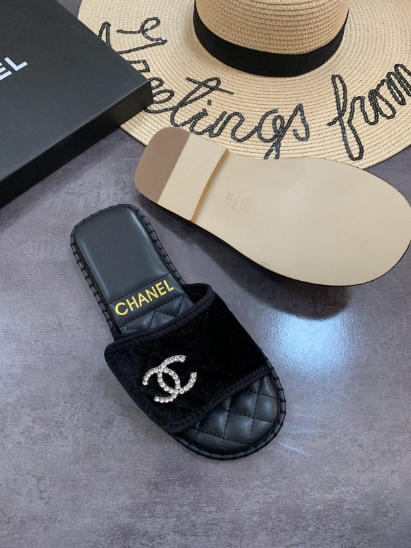 Chanel slipper