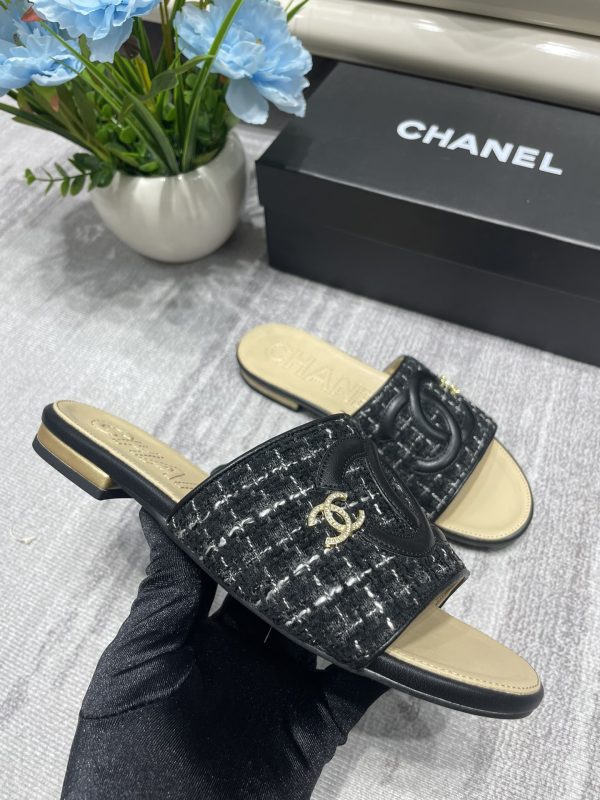 Chanel slipper