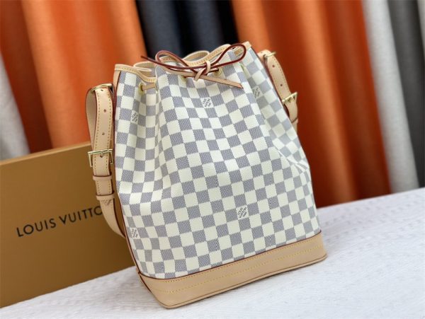 Louis Vuitton Grand Sac Noe Monogram Canvas