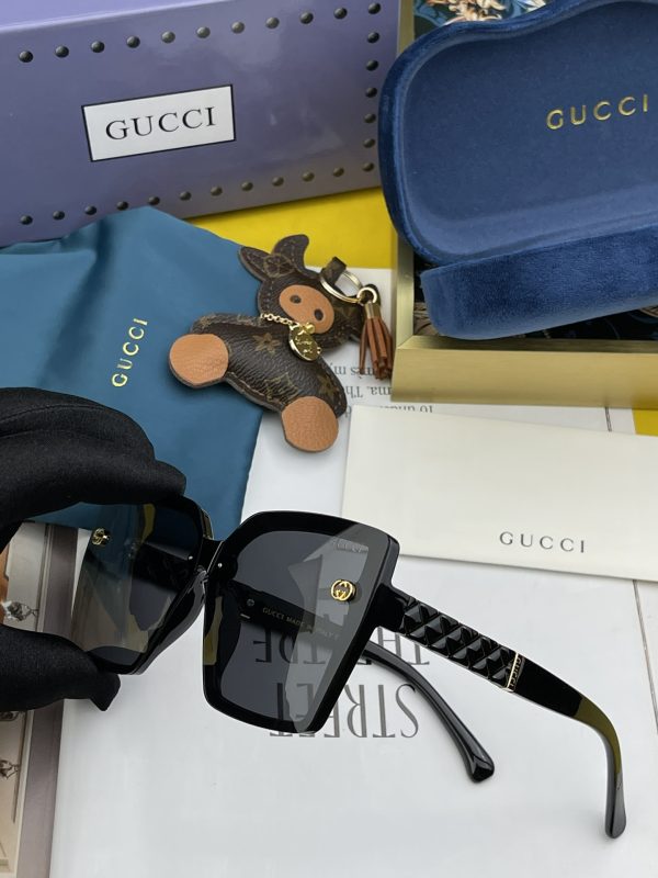 Gucci Cat Eye Frame Sunglasses