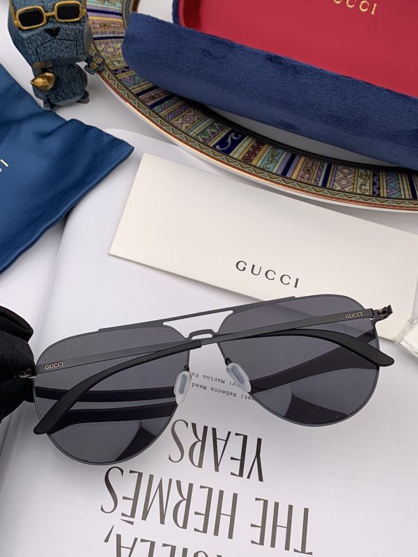 Gucci Navigator Frame Sunglasses