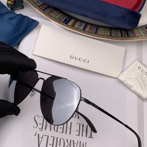 Gucci Navigator Frame Sunglasses