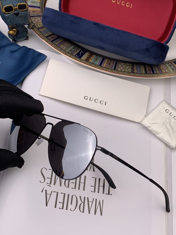 Gucci Navigator Frame Sunglasses