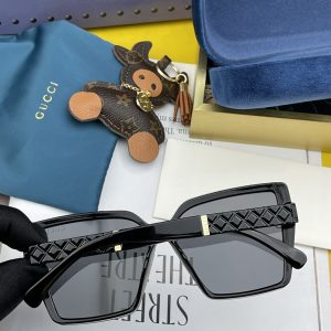 Gucci Cat Eye Frame Sunglasses