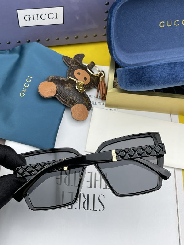 Gucci Cat Eye Frame Sunglasses