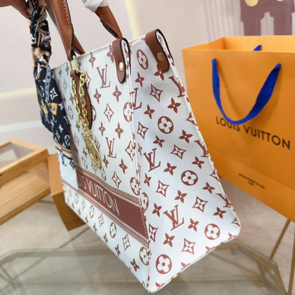 LOUIS VUITTON ON THE GO