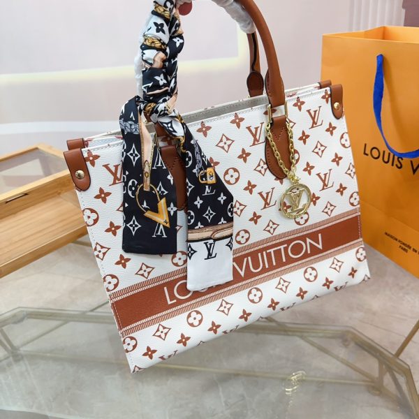 LOUIS VUITTON ON THE GO