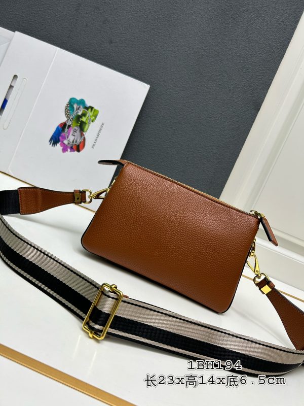 Leather shoulder bag