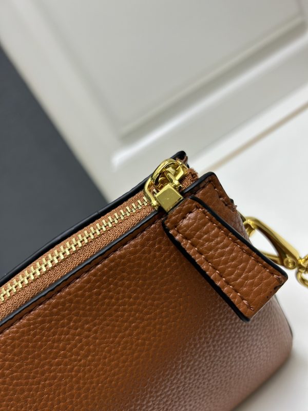 Leather shoulder bag