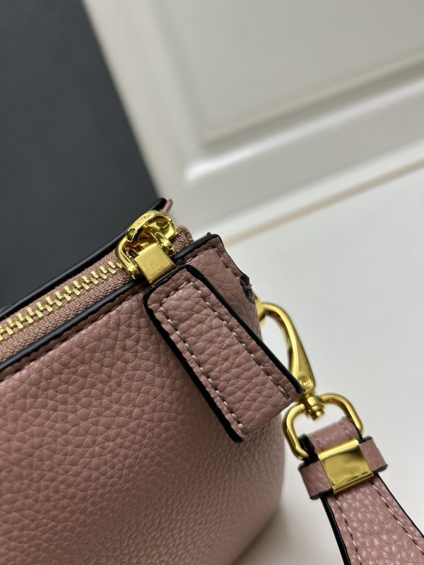 Leather shoulder bag