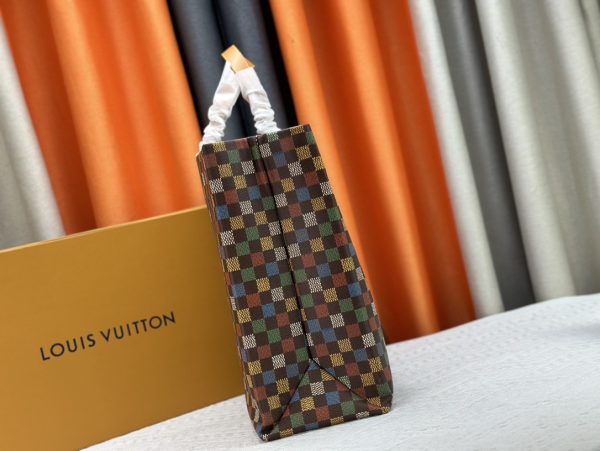 Louis Vuitton Presents “Le Monde Est À Vous”