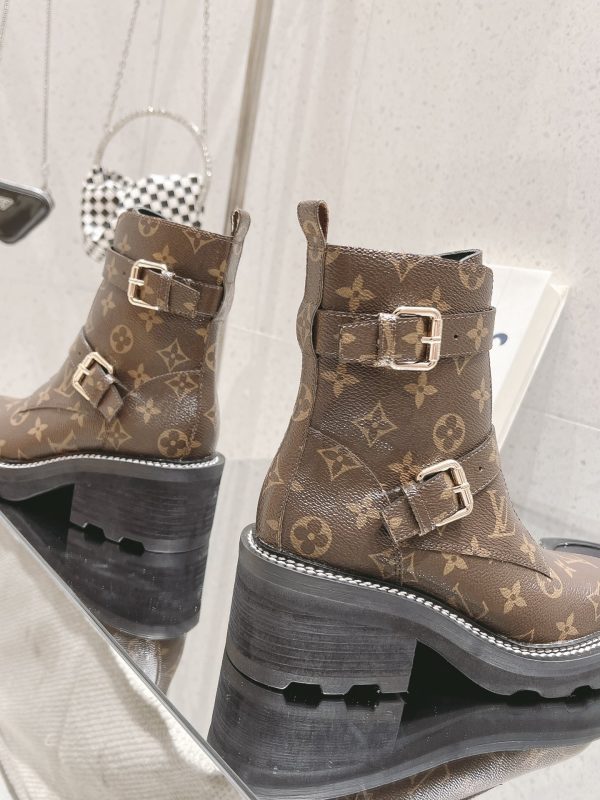 LV WOMEN’S BOOTS