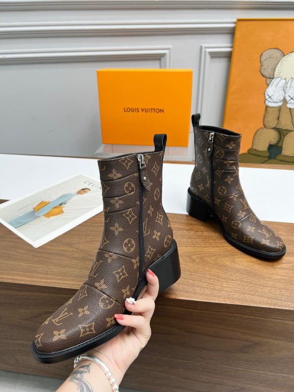 LV WOMEN’S BOOTS